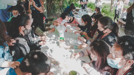 Organizan colecta de útiles escolares para niñas y niños de un comedor de La Plata