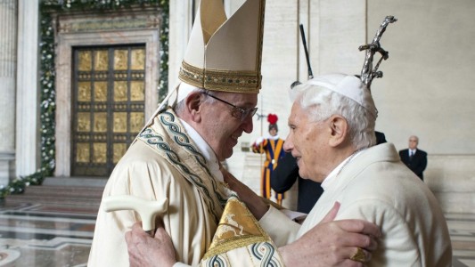 Benedicto XVI pidió "perdón" a víctimas de abusos pero negó haber encubierto a sacerdotes