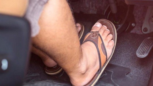 Advierten sobre la "peligrosidad" de conducir en ojotas o sandalias