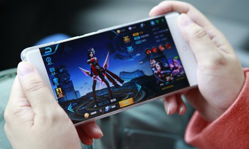 Tras quejas de padres, empresa de videojuegos limitará el uso de los chicos a una hora por día