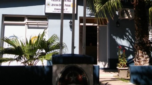 Detuvieron a una mujer que golpeó a su ex marido cuando fue a llevar las hijas