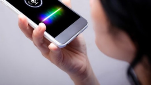 Covid: detectarán casos sospechosos con audios de tos enviados por WhatsApp