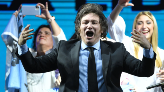 Se viene la tercera: Javier Milei sortea su sueldo de diputado