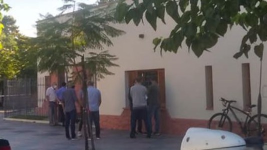 Murió un hombre apuñalado por su hijastro durante un brote psicótico