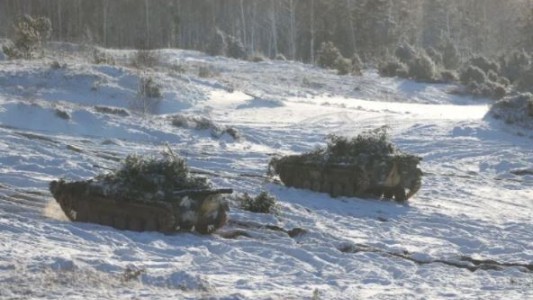 Boris Johnson no confía en la retirada de tropas rusas cerca de Ucrania: "Las informaciones que vemos no son alentadoras"