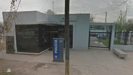 Sigue la violencia en Rosario: atacaron a balazos una comisaría y un patrullero