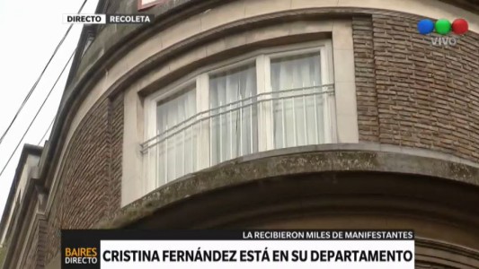 Militantes permanecen en los alrededores de la casa de Cristina Fernández