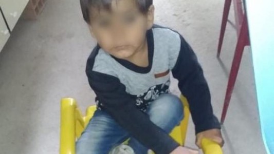 Murió el nene que fue atropellado por un patrullero cuando estaba sentado en el cordón en Tucumán