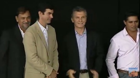 Mientras Cristina Kirchner habla, Mauricio Macri está con Urtubey junto a la comunidad wichi