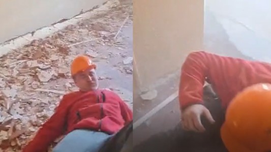 Un albañil bromeó al intentar derribar una pared entera y casi muere aplastado