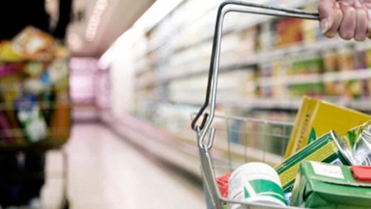 Quitar el IVA a la canasta alimentaria beneficiará a 836.000 pobres e indigentes