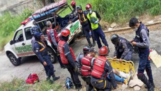 Dueño de restaurante lanzó a cliente por la ventana de un segundo piso: Se había negado a pagar la cuenta