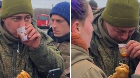 Video: el soldado ruso que se rindió, le dieron comida y lloró al hablar con su mamá