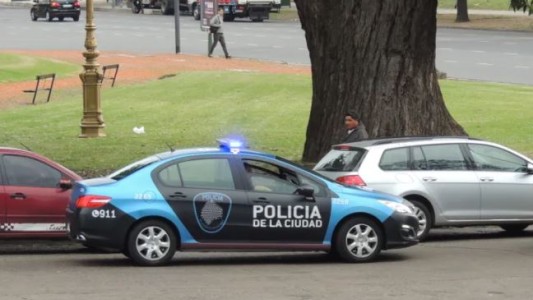 Asesinan a un joven de 18 años de una puñalada tras una discusión en el Parque Lezama