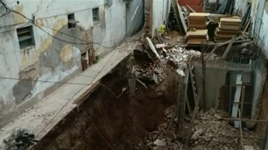 Derrumbe en Constitución: cayó una casa que iba a ser demolida