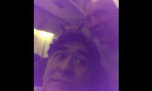 Nuevas imágenes del escrache que sufrió Zannini en el avión de American Airlines