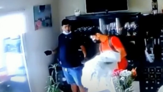 Vio por celular cómo le desvalijaban su departamento en Caballito