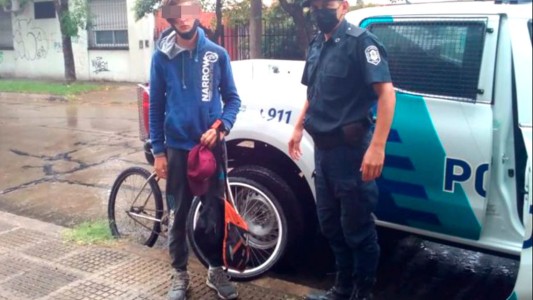 Un chico de 14 años se fugó de su casa para vivir con una mujer mayor de edad que conoció en las redes sociales