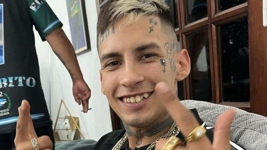 L-Gante fue a ver los avances en la construcción de su casa y se puso a trabajar con los albañiles