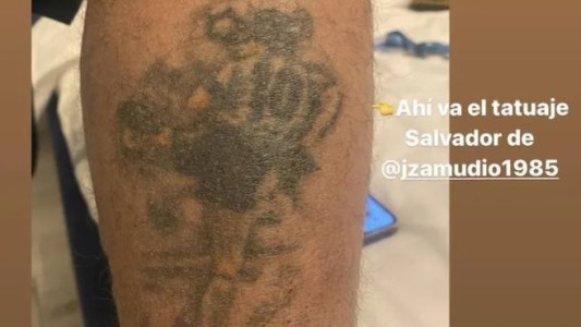 Ucrania: Los salvó el tatuaje de Diego Maradona que tiene el camarógrafo de Telefe Noticias en su pantorrilla