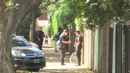 Le dictaron la exclusión del hogar y tomó de rehén a dos empleados judiciales