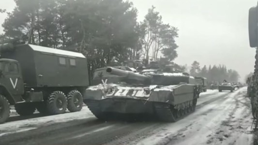 Kiev se prepara para el asalto final: las tropas rusas se movilizan a la capital de Ucrania