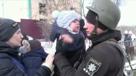 "Papá, no te vayas": el llanto desconsolado de un nene ucraniano