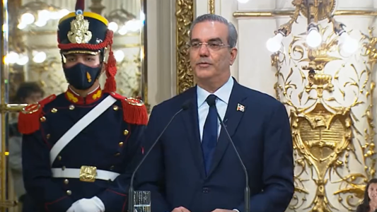 "Clases de merengue gratis": la estrategia del Presidente de República Dominicana para que más argentinos visiten su país