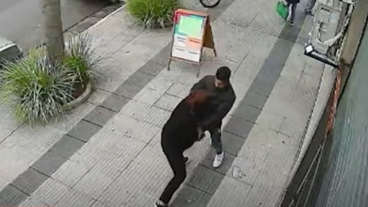 Delincuente balea a quemarropa a una mujer para robarle la cartera - #REC