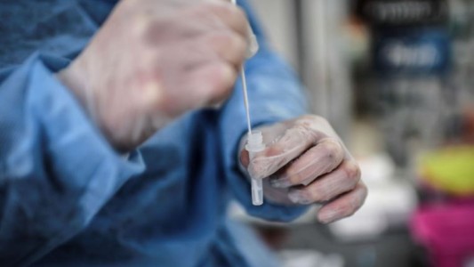 Coronavirus: la OMS confirmó la existencia de la variante Deltacron, que combina Delta y Ómicron