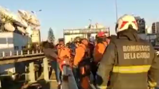 Bomberos de la Ciudad rescataron a un hombre que amenazaba con suicidarse