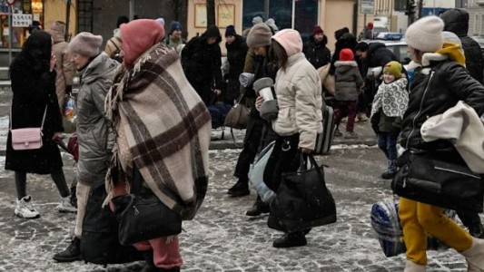 Unos 30.000 civiles fueron evacuados de Mariúpol a través de corredores humanitarios en la última semana
