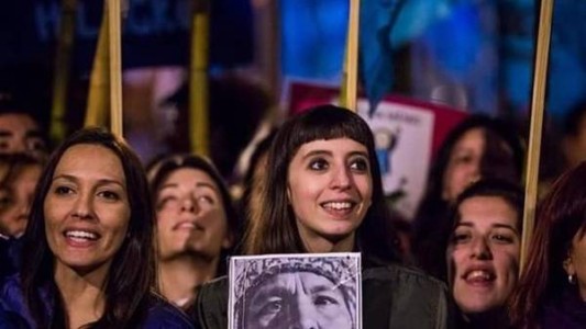 Florencia Kirchner participó del #NiUnaMenos y escribió una carta en el Facebook de la ex presidenta