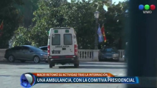 Una ambulancia en la comitiva presidencial