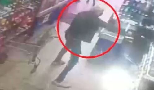 Asaltó un supermercado chino, usó su propio auto para escapar y lo detuvieron - #REC