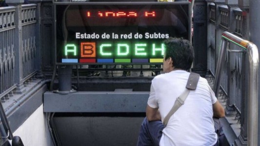 Caos en la Línea B de subte: los pasajeros quedaron encerrados por un corte de luz