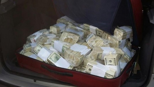 Según su declaración jurada, José López no tenía dólares