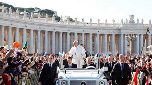 El Papa no se refirió al aborto y habló de los Diez Mandamientos