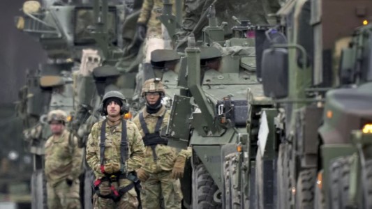 La OTAN prepara un nuevo despliegue de tropas en su flanco oriental y advierte a China por su apoyo a Rusia