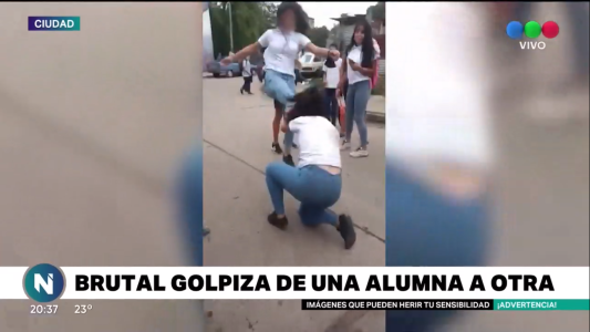 Pelea a la salida de la escuela: una alumna dejó inconsciente a otra