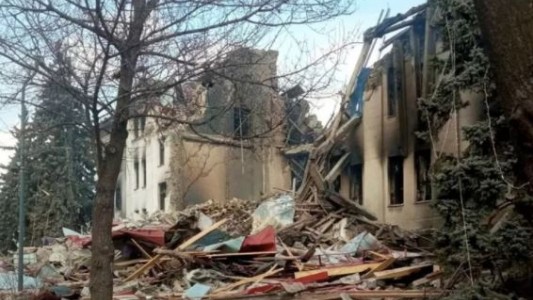 Al menos 300 personas murieron en el ataque al teatro de Mariúpol