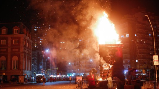 Ardió en Mar del Plata la Falla Valenciana
