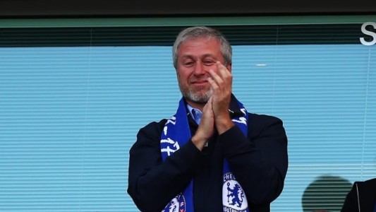 El multimillonario ruso Roman Abramovich sufre síntomas de envenenamiento después de una reunión en Kiev