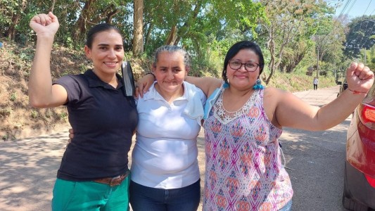 Liberan a salvadoreña criminalizada por aborto que estuvo presa más de 13 años