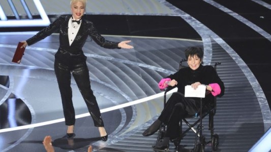 A 50 años del film "Cabaret", Liza Minnelli asistió en silla de ruedas al homenaje