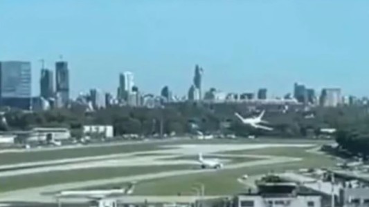 Video: Un avión de la flota presidencial hizo una peligrosa maniobra al aterrizar en Aeroparque