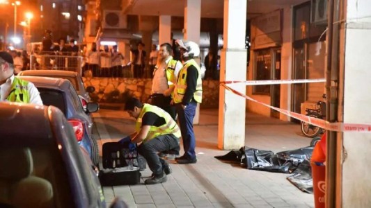 Al menos cinco muertos tras un ataque a balazos en un suburbio de Tel Aviv
