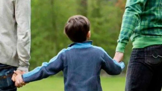 Juez autorizó a que un nene tenga dos apellidos paternos y uno materno