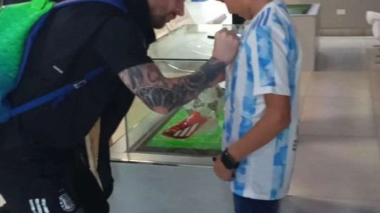 Messi sorprendió a un niño de 12 años que le pintó un cuadro