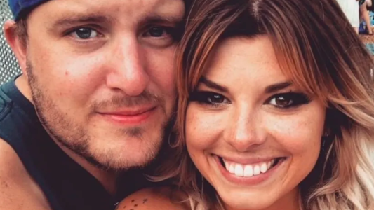 Su mejor amigo le confesó su amor en su boda: a los dos años se separó y se casó con él